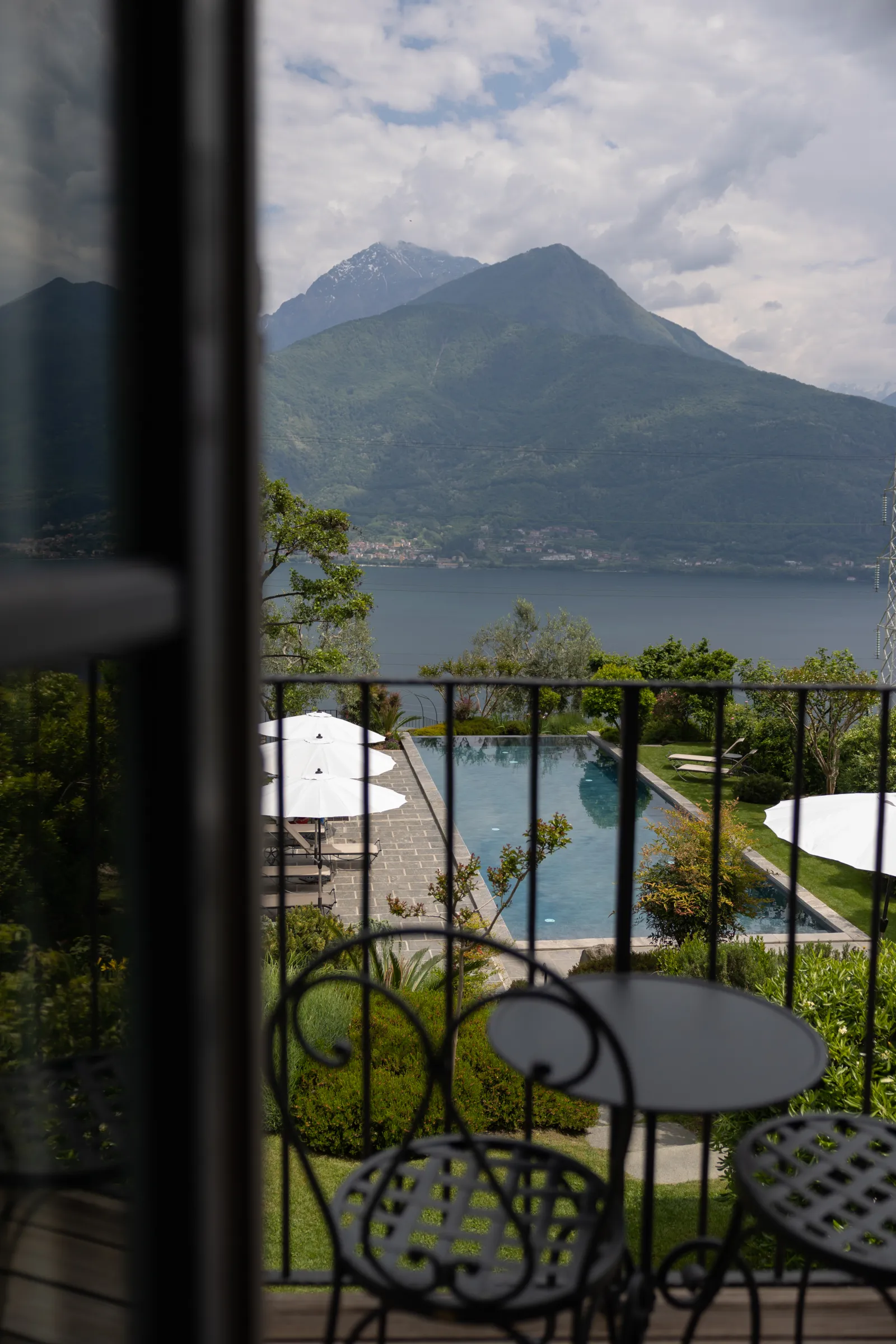 Camera matrimoniale con balcone vista piscina