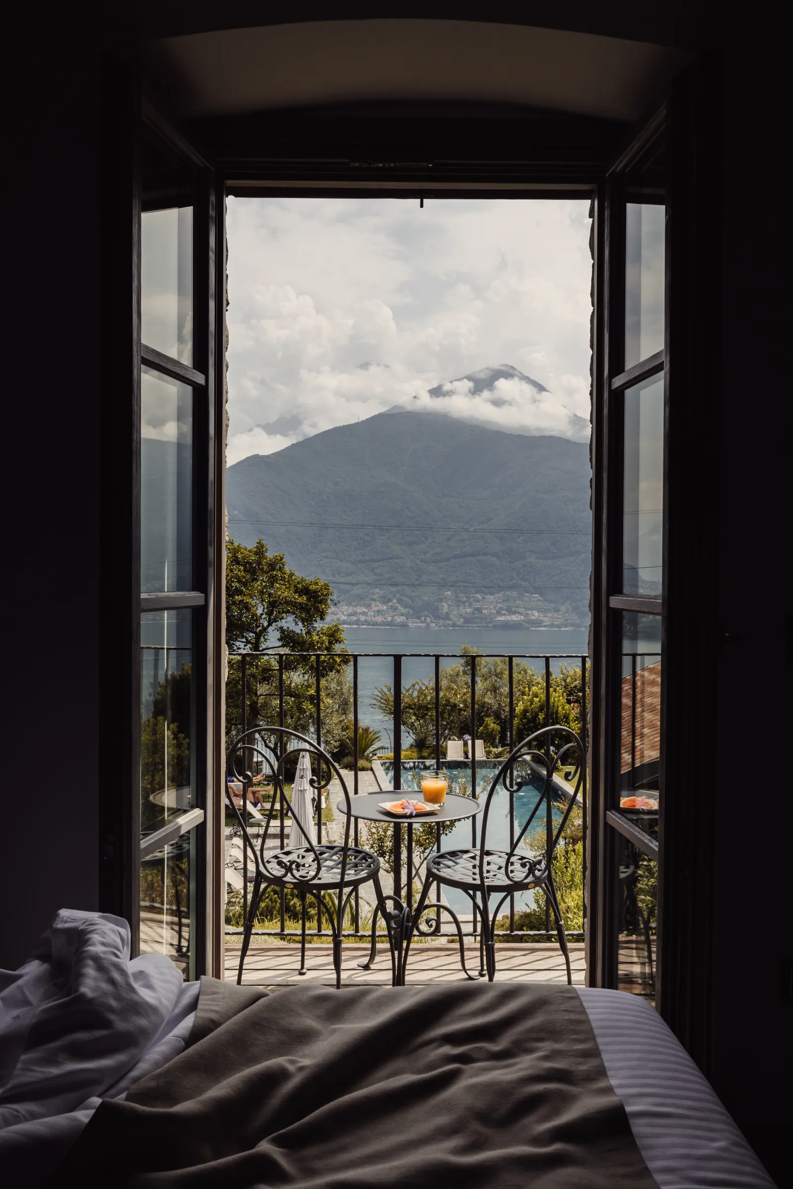 Camera matrimoniale con balcone vista piscina